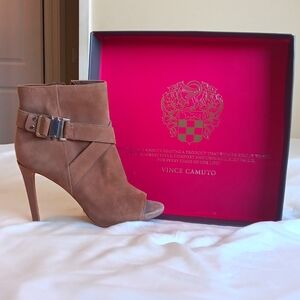 Never Worn Vince Camuto Peek Toe Heels